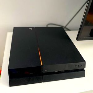 PS4 game console h